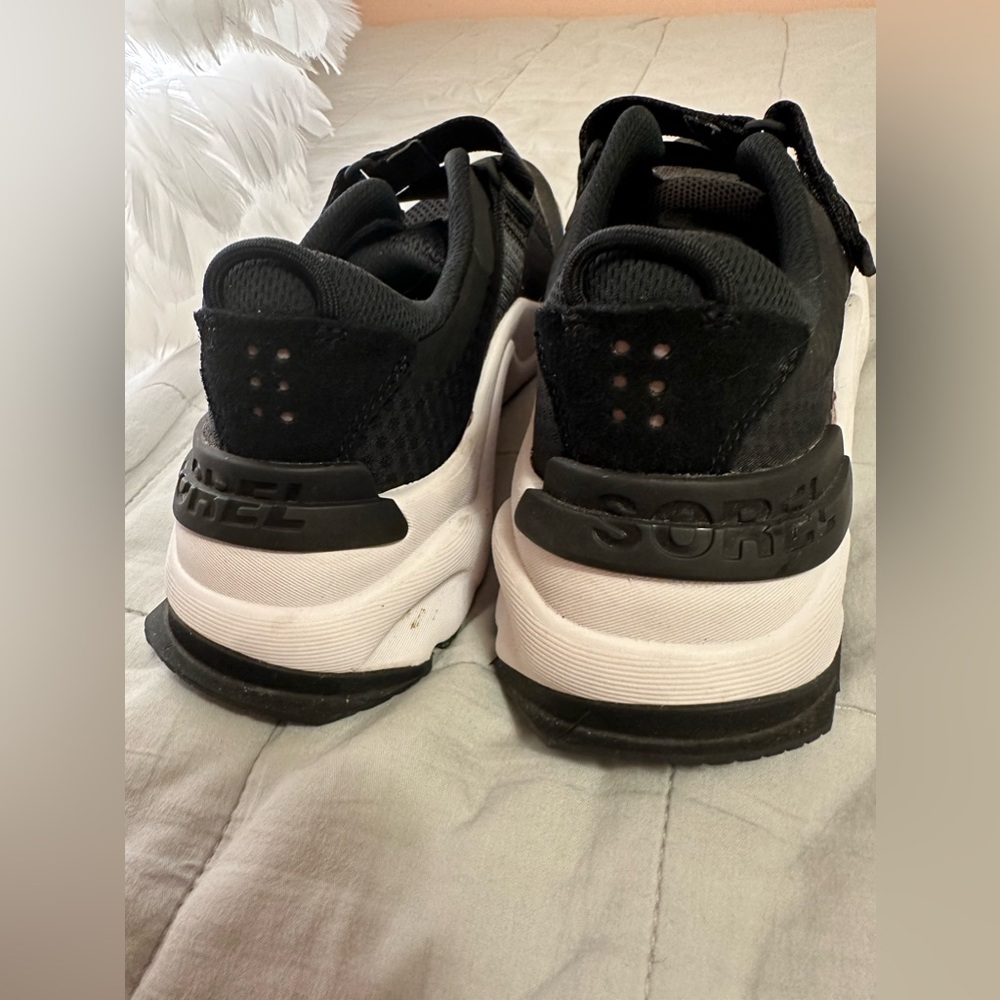 Sorel 7.5 Velcro Wrap Tennis Shoe - Picture 2 of 4